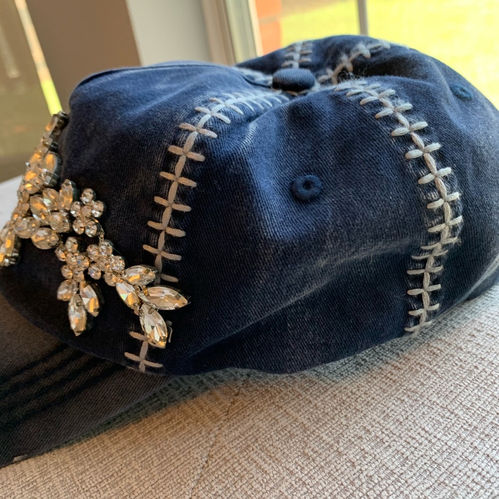 Statement hat - Picture 3 of 9